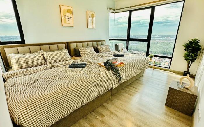 Mosaic Sky High 3BR: Level 32 Comfort with Bathtub