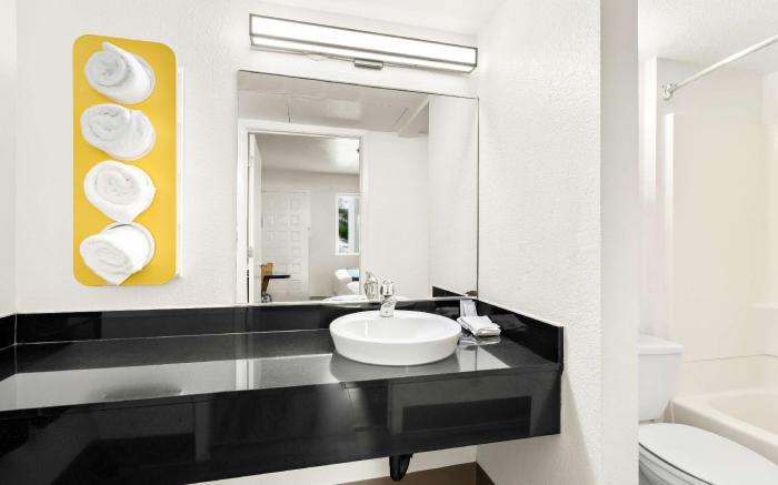 Studio 6  Suites Carpinteria, CA–Santa Barbara-South