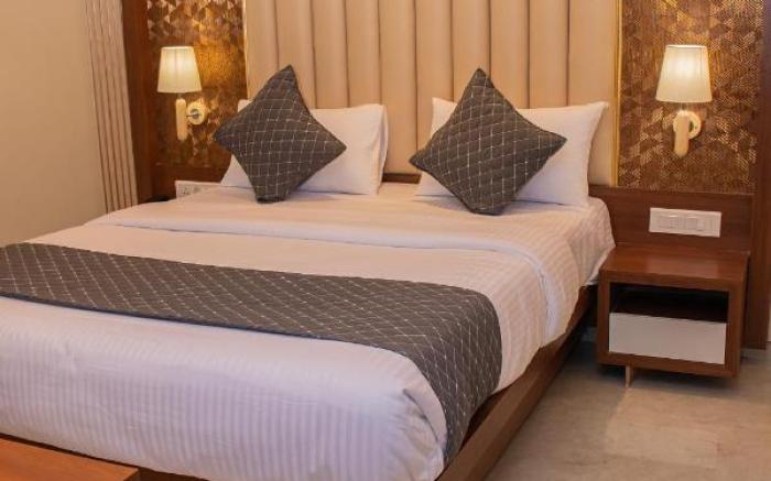 HOTEL CZAR INN