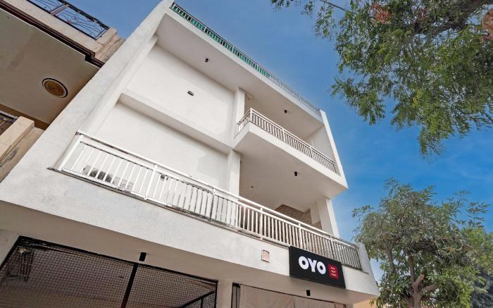 Hotel O PYRENEES HOME STAY Fatehadbad metro station