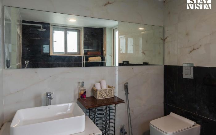 StayVista at Silver Slopes w/outdoor pool