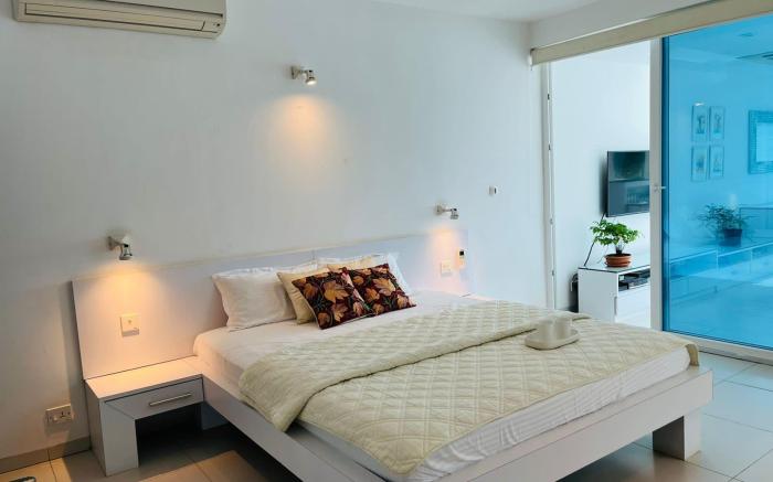 ELIVAAS 4 BHK with Pvt Pool & Sunrise or Sunset view - Risaia
