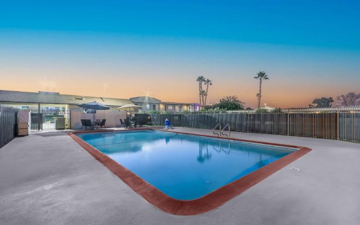 Studio 6  Suites Madera, CA - Yosemite