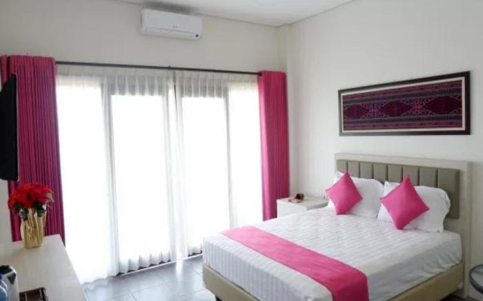 La Cecile Hotel and Cafe