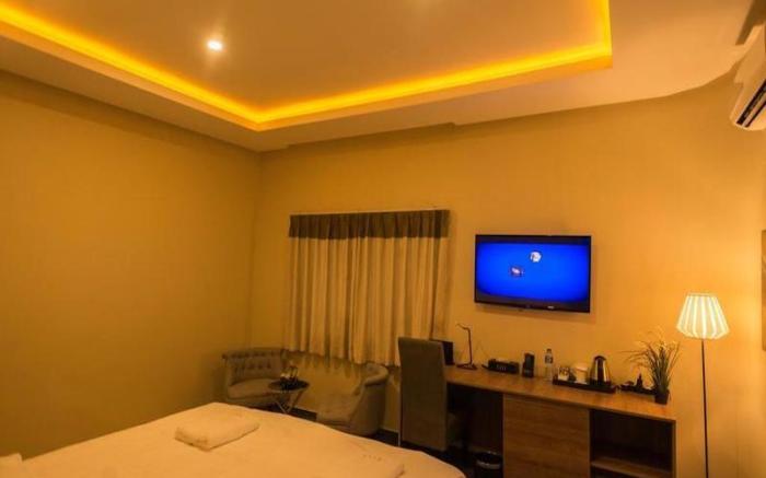 Iris Hotel