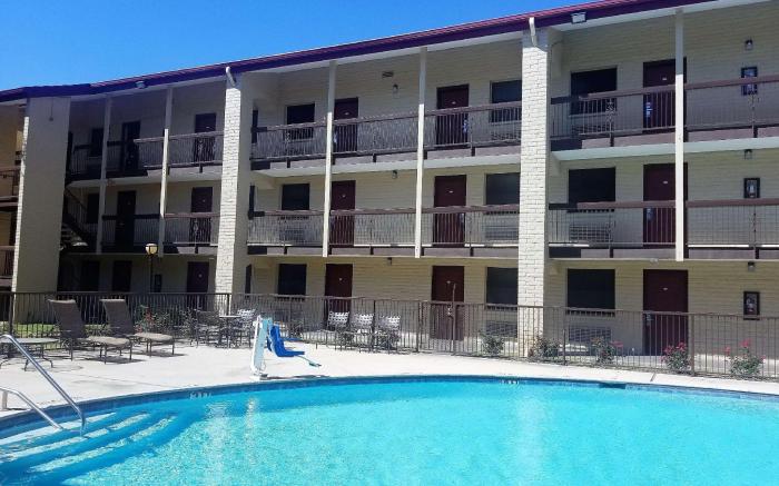 Red Roof Inn & Suites Houston - Hobby Airport