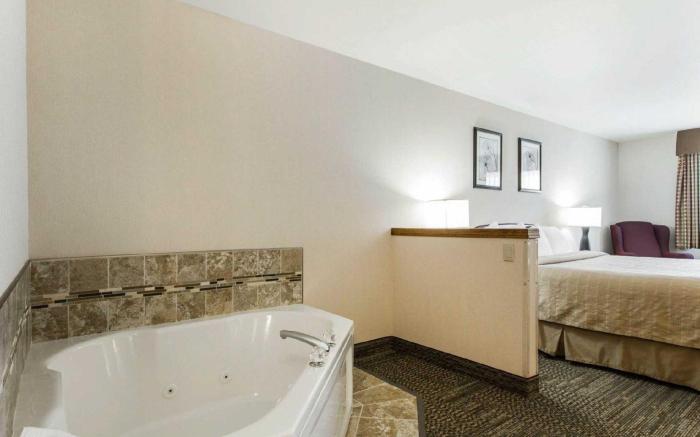 Quality Inn & Suites Stoughton - Madison South