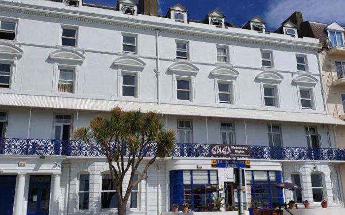 OYO The Southcliff Hotel