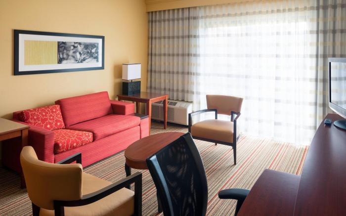 Courtyard by Marriott Indianapolis Airport