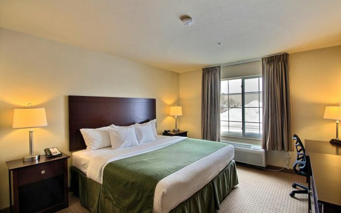 Cobblestone Inn and Suites - Brillion