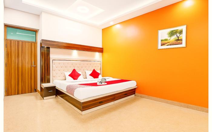 Goroomgo JSB Palace Varanasi