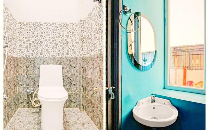 Goroomgo JSB Palace Varanasi