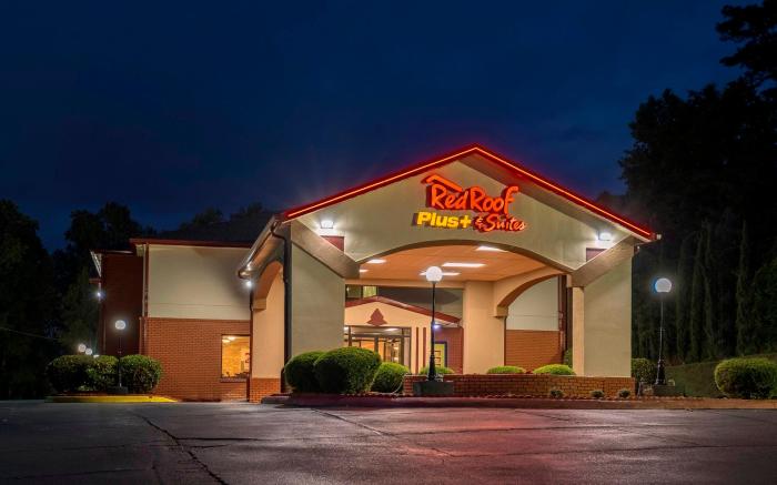 Red Roof PLUS+ & Suites Opelika