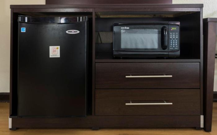 Red Roof PLUS+ & Suites Opelika