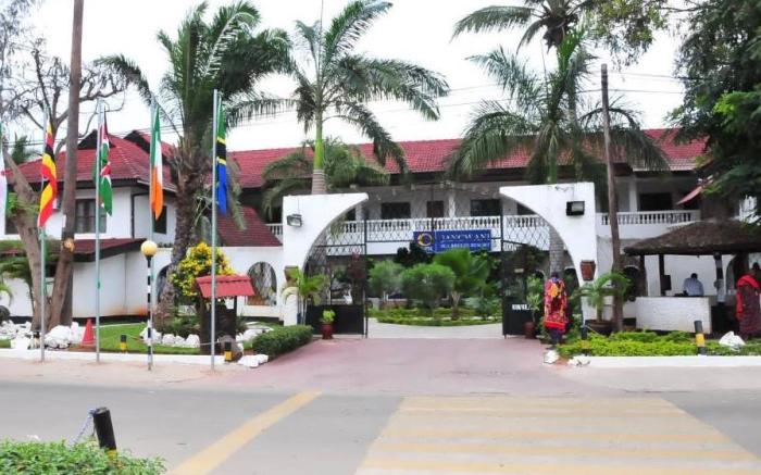 Best Western Jangwani Sea Breeze Hotel