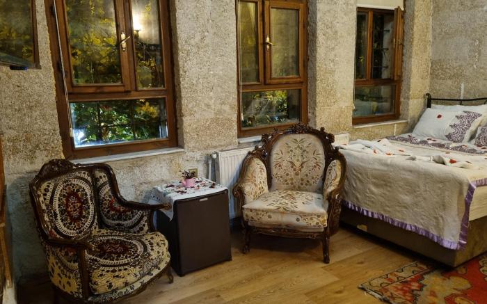 Born Hotel 