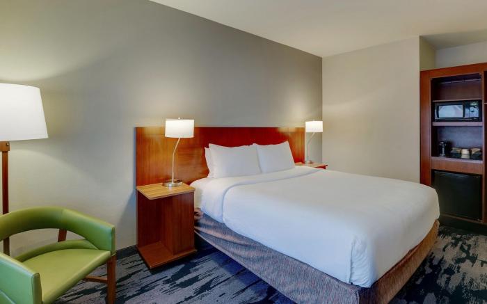 Fairfield Inn & Suites Fort Worth I-30 West Near NAS JRB