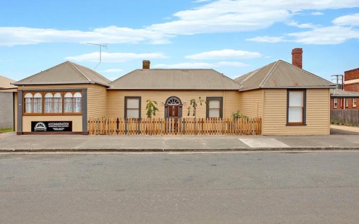 Robinson Cottage