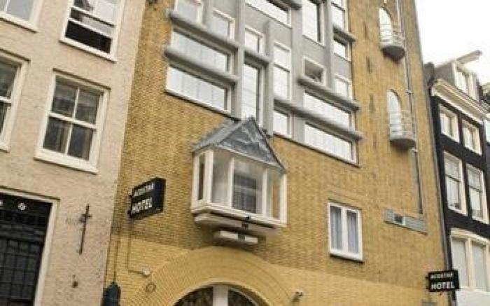 Acostar Hotel
