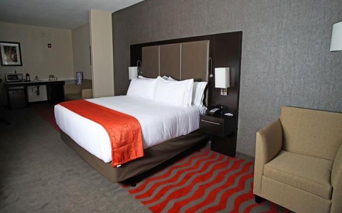 Holiday Inn Express & Suites Monroe By IHG