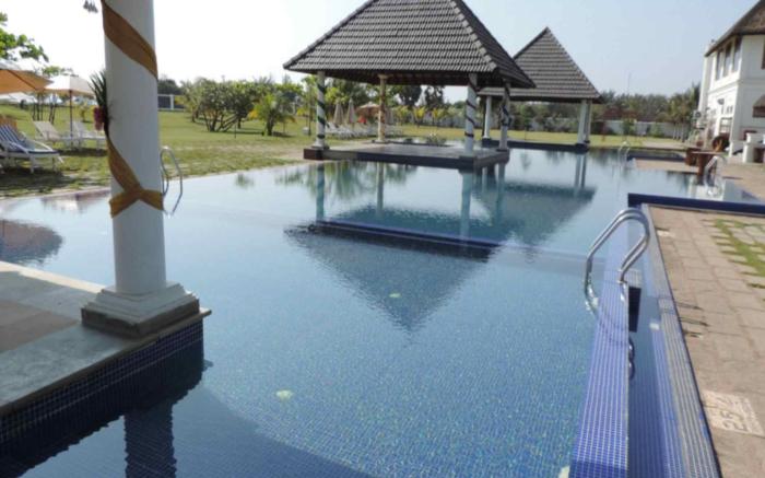 Le Pondy - Beach and Lake Resort