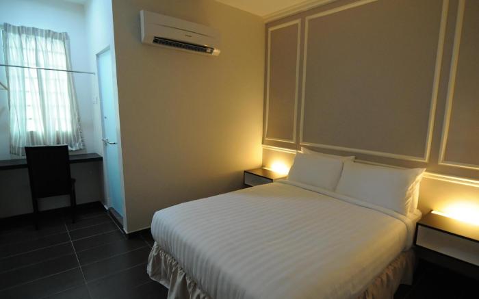 Luscious Hotel