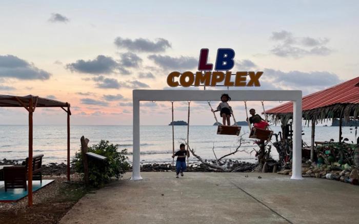 lonely beach titanic hotel(in shop street market )