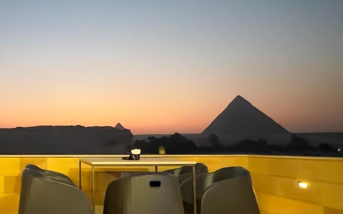 Pyramids Land Hotel 