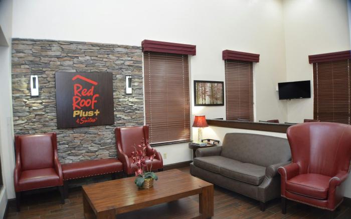 Red Roof PLUS+ & Suites Chattanooga - Downtown