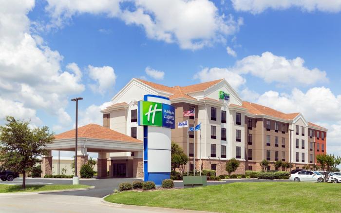 Holiday Inn Express Hotel & Suites Shawnee I-40 By IHG