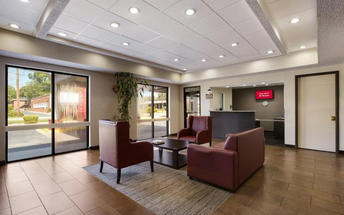 Red Roof Inn & Suites Statesboro - University