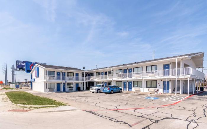 Motel 6 Fort Worth, TX - North