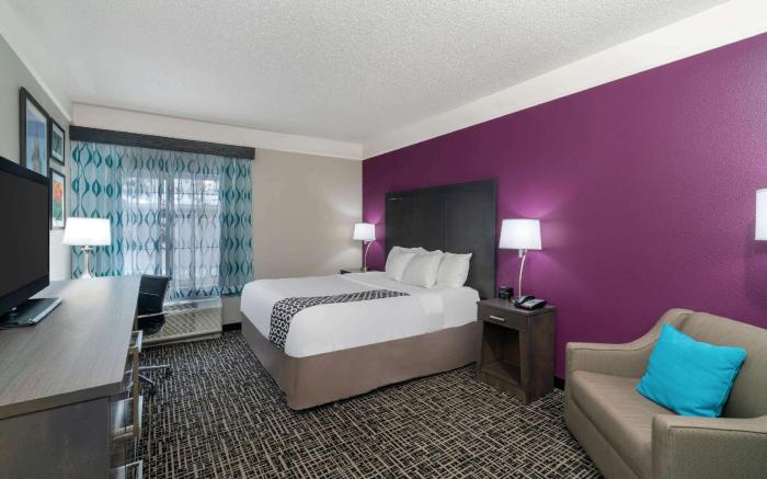 La Quinta Inn & Suites by Wyndham Latham Albany Airport