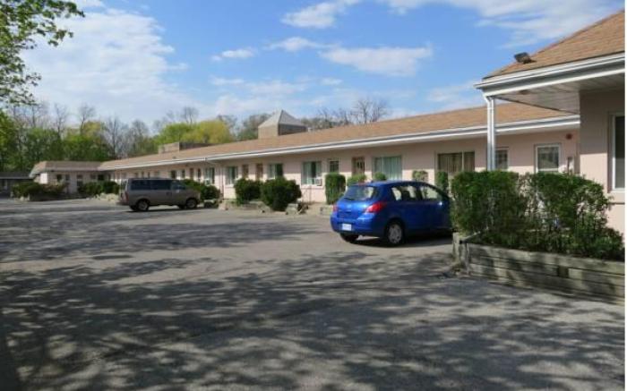 Clarkson Village Motel, 1815 Lakeshore Rd West Mississauga