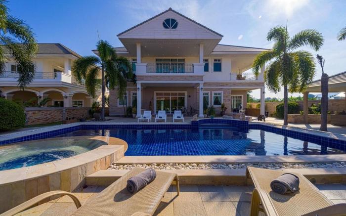 Luxurious 5-Bedroom Private Pool Villa! (PV6)