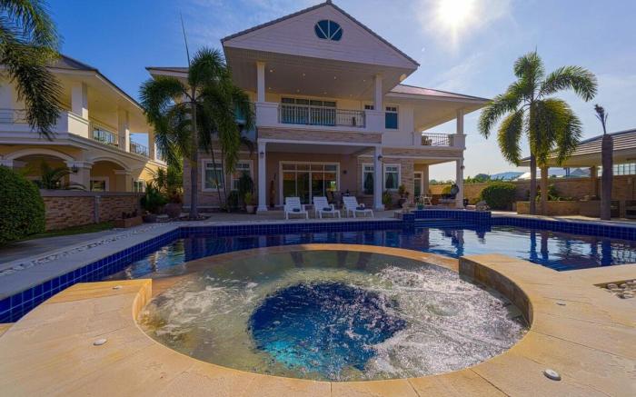 Luxurious 5-Bedroom Private Pool Villa! (PV6)