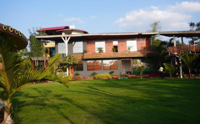 Leopard Farmhouse 