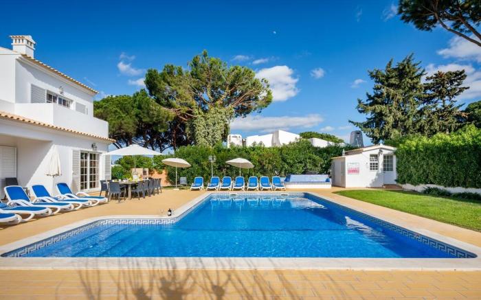 VILA PRIVADA DE 7 QUARTOS,PISCINA AQUECIDA,A/C