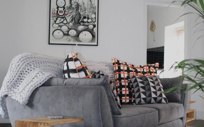 Grade II Listed Flat with Modern Touches Sleeps 2