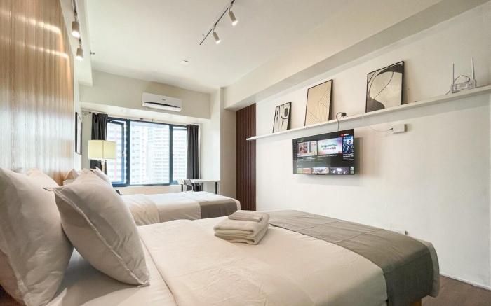Business Luxury in a Twin Bed Suite 2X55