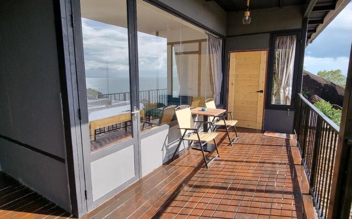 Sis and Sea Villa