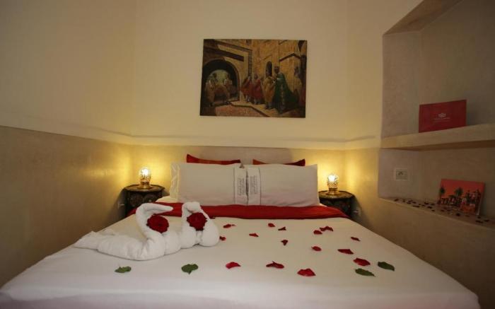 Riad white flowers