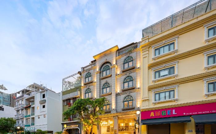 Golden Star Apartment & Hotel