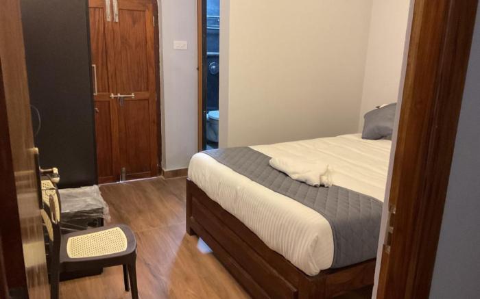 Lax Residency, White Town