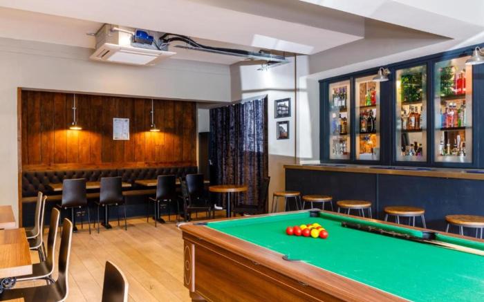 OYO Ruby Pub & Hotel