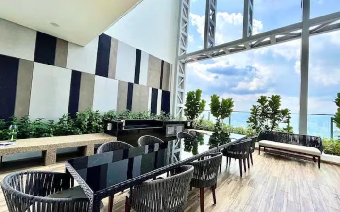 The Colony Infinity pool KLCC Suite X53