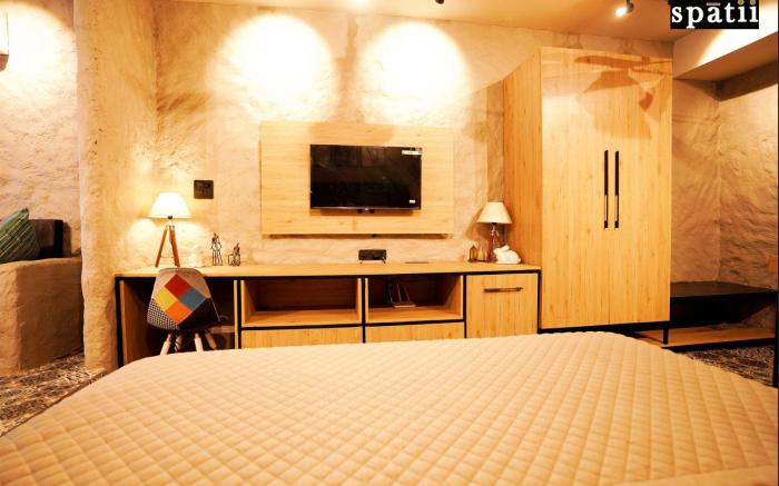 Spatii by the ganges