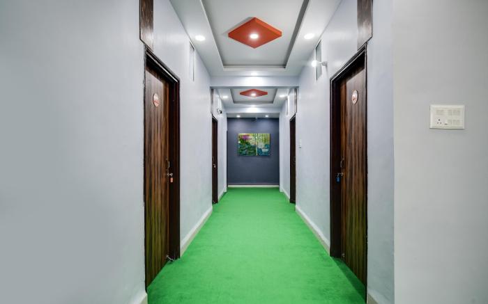 Hotel O Super Corridor