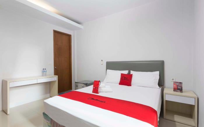 RedDoorz Plus near Cilandak Town Square 2