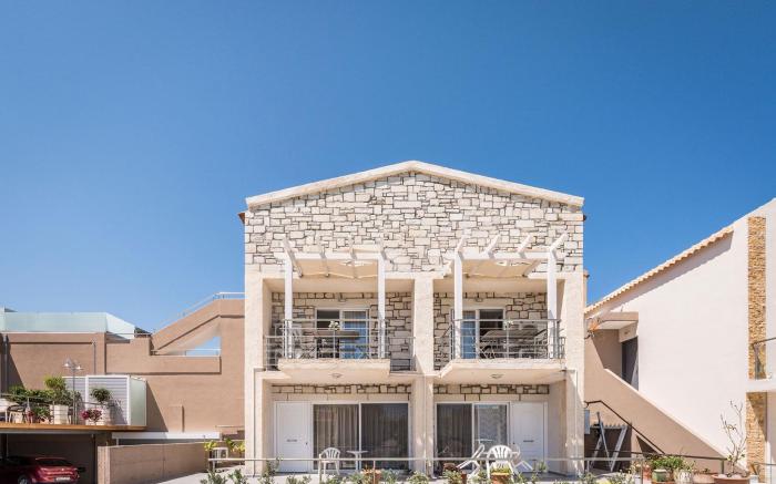 Harmonious Athina Apartments Near the Beach